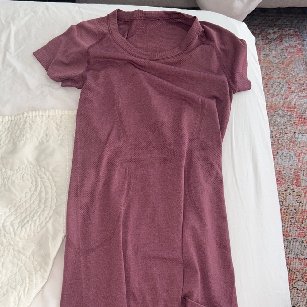 Lululemon Swiftly Tech Short Sleeve 2.0 Size 4